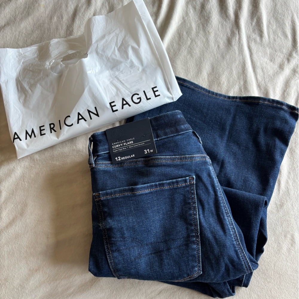 American Eagle Outfitters- Curvy Super High-Rise Flare// Dark Dreams